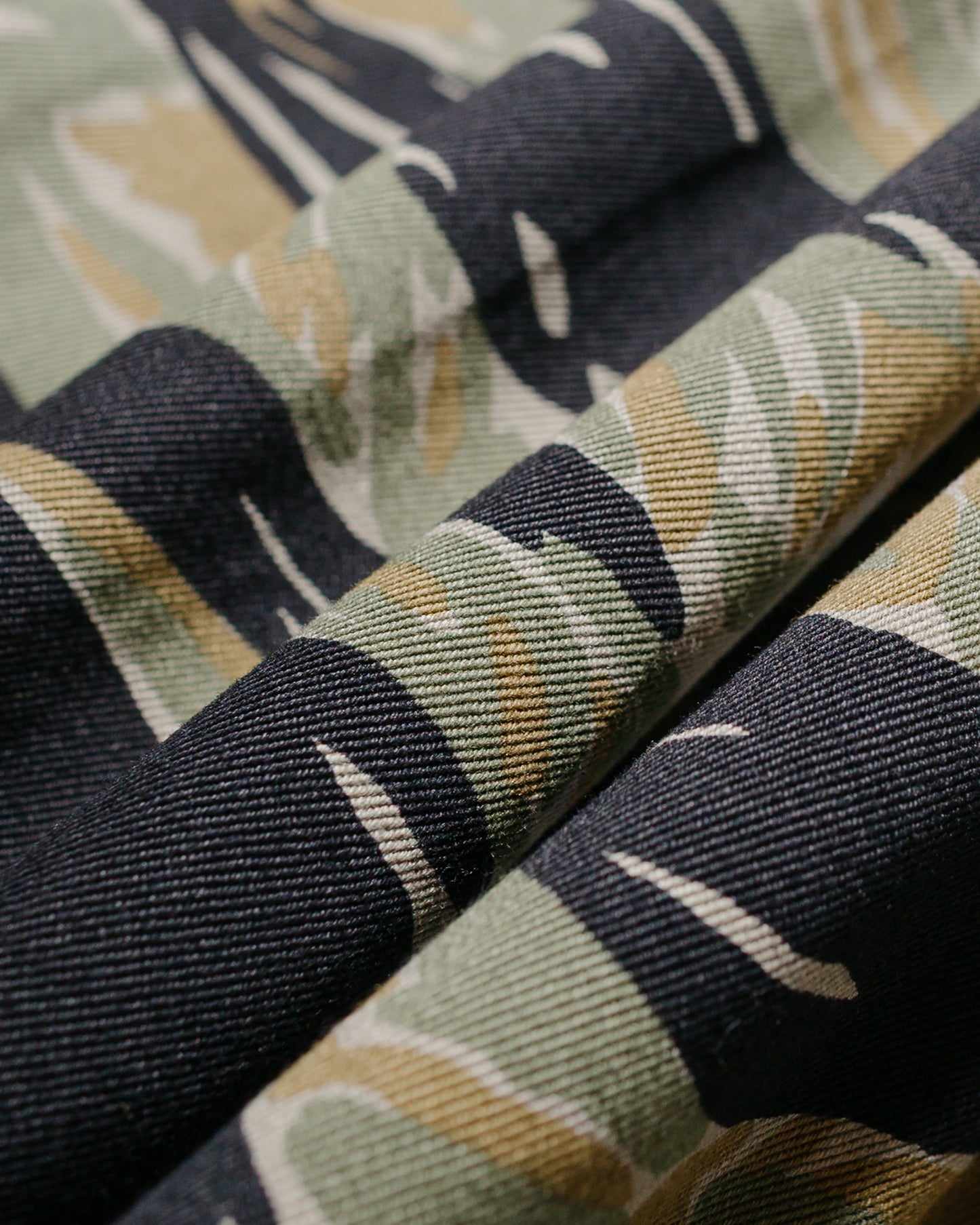 lost & found The Real McCoy's The Real McCoy's MP25003 Tiger Camouflage Trousers / Tadpole Green