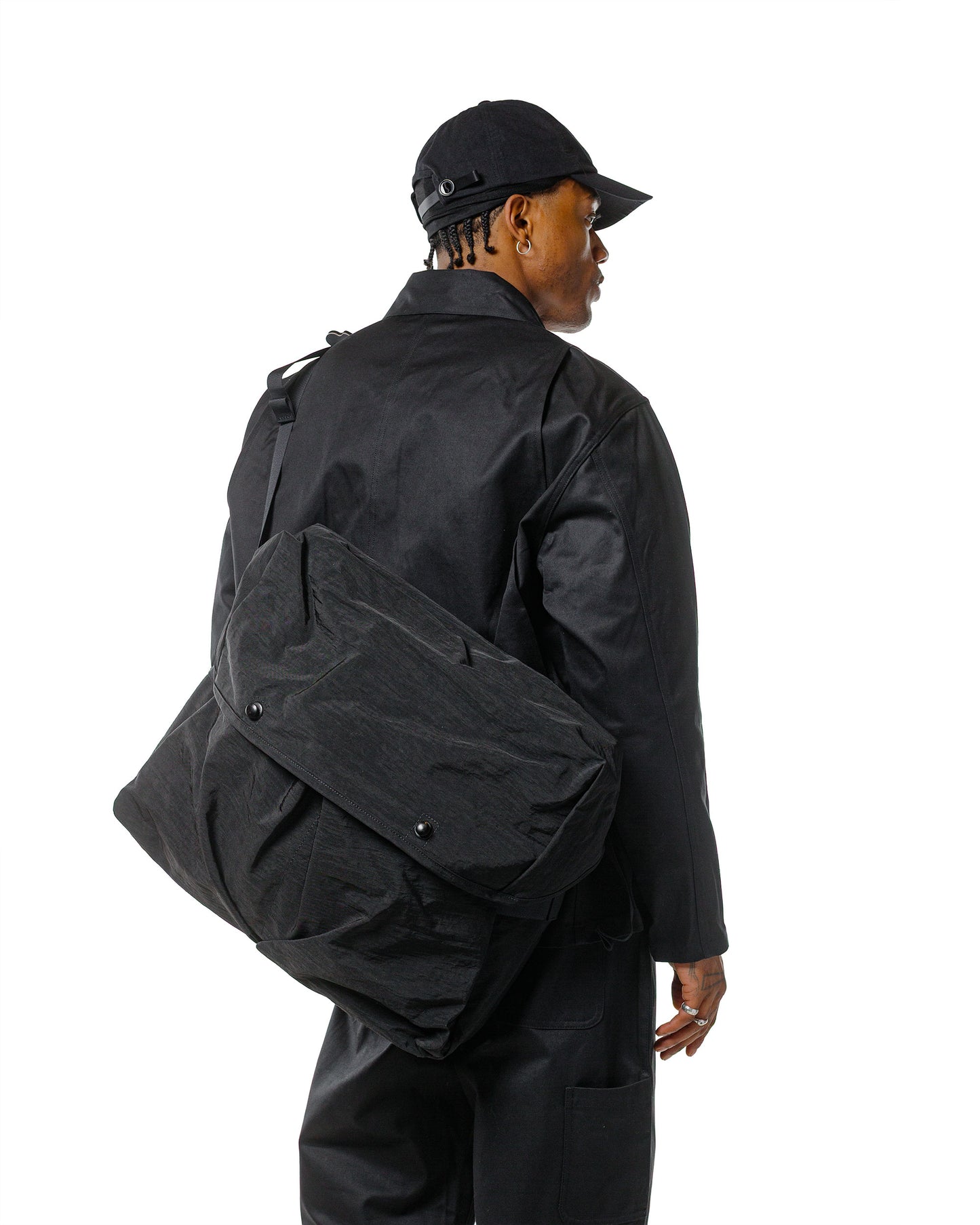 lost & found MAN-TLE MAN-TLE R0G2 'Snap Messenger' Black Nylon