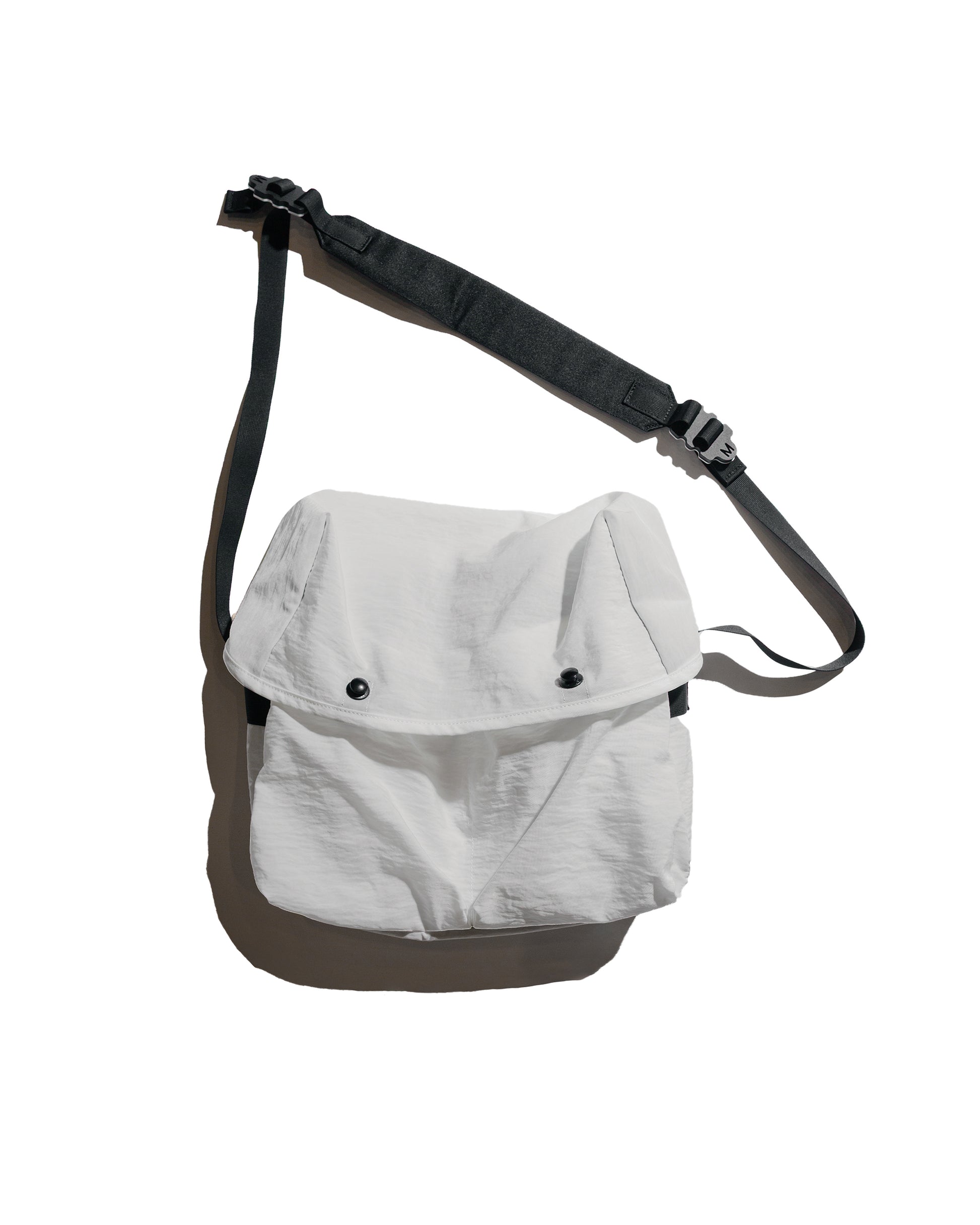 lost & found MAN-TLE MAN-TLE R19 Gear-4 Mini Messenger White Nylon