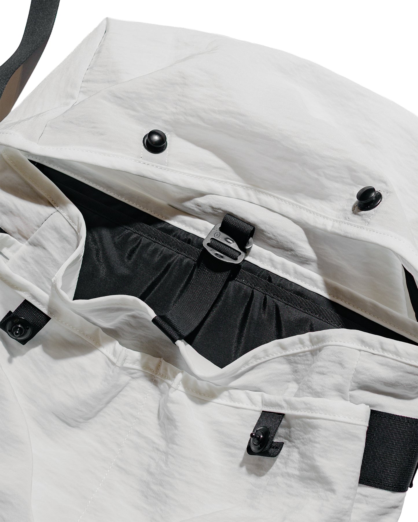 lost & found MAN-TLE MAN-TLE R19 Gear-4 Mini Messenger White Nylon