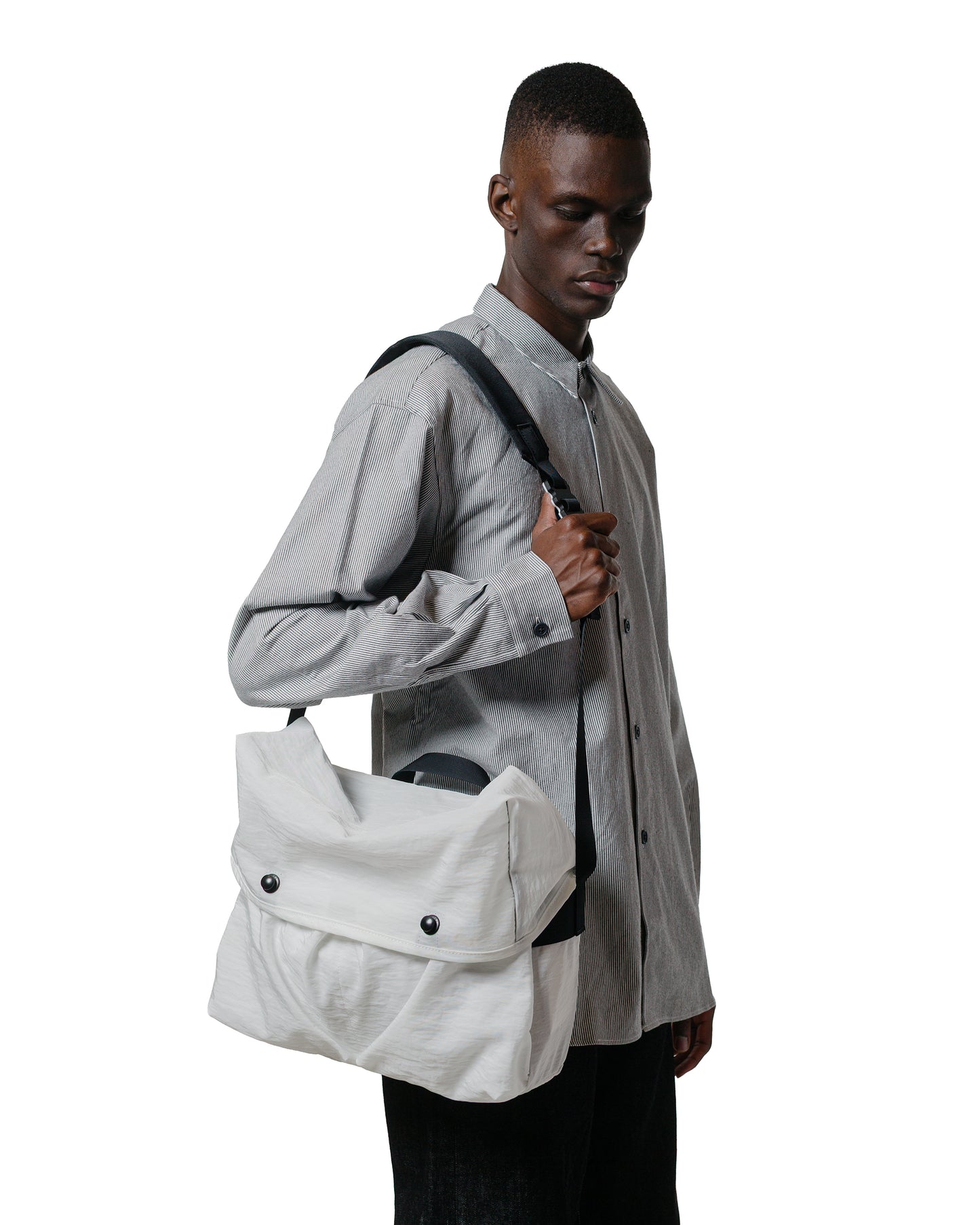 lost & found MAN-TLE MAN-TLE R19 Gear-4 Mini Messenger White Nylon