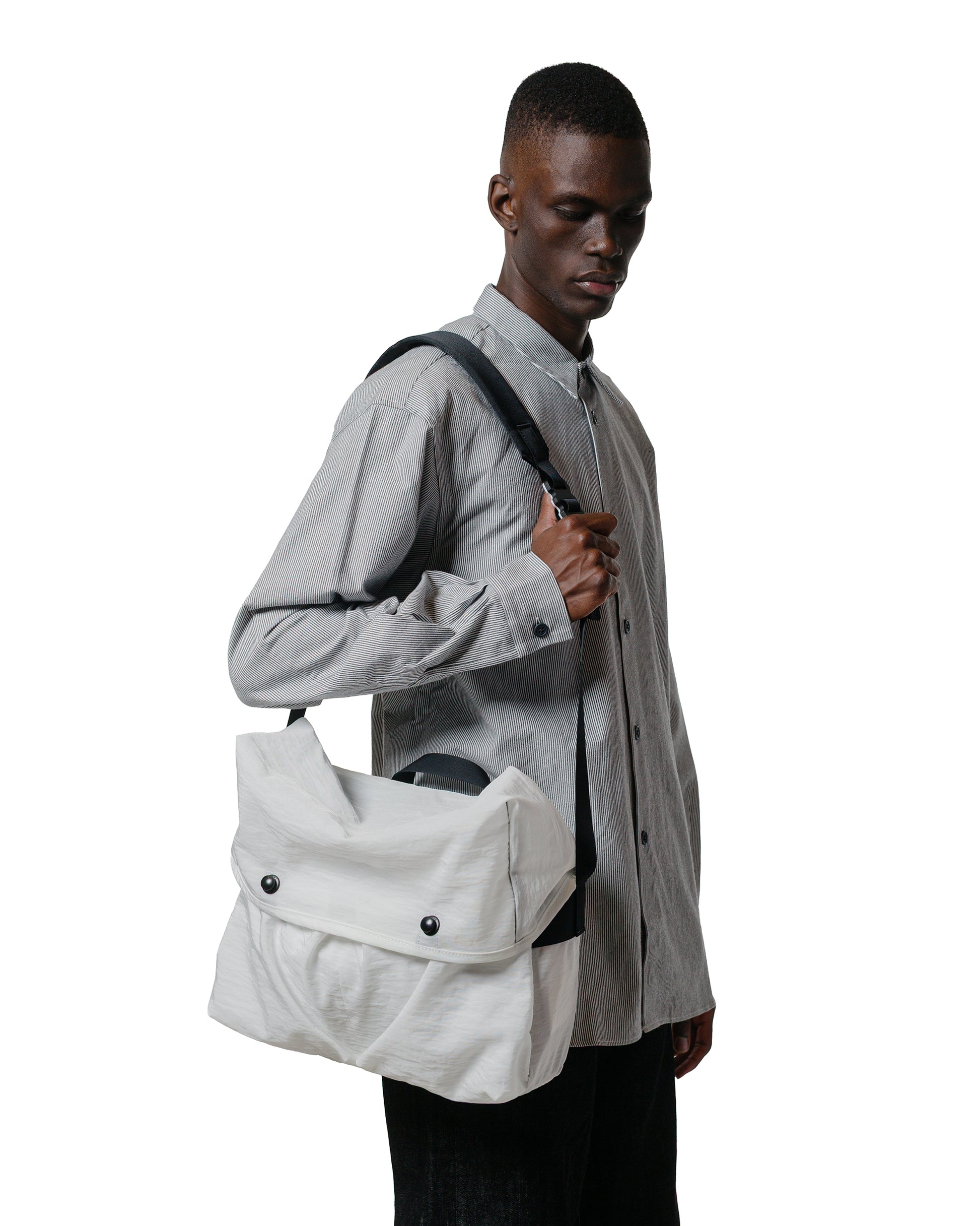 lost & found MAN-TLE MAN-TLE R19 Gear-4 Mini Messenger White Nylon