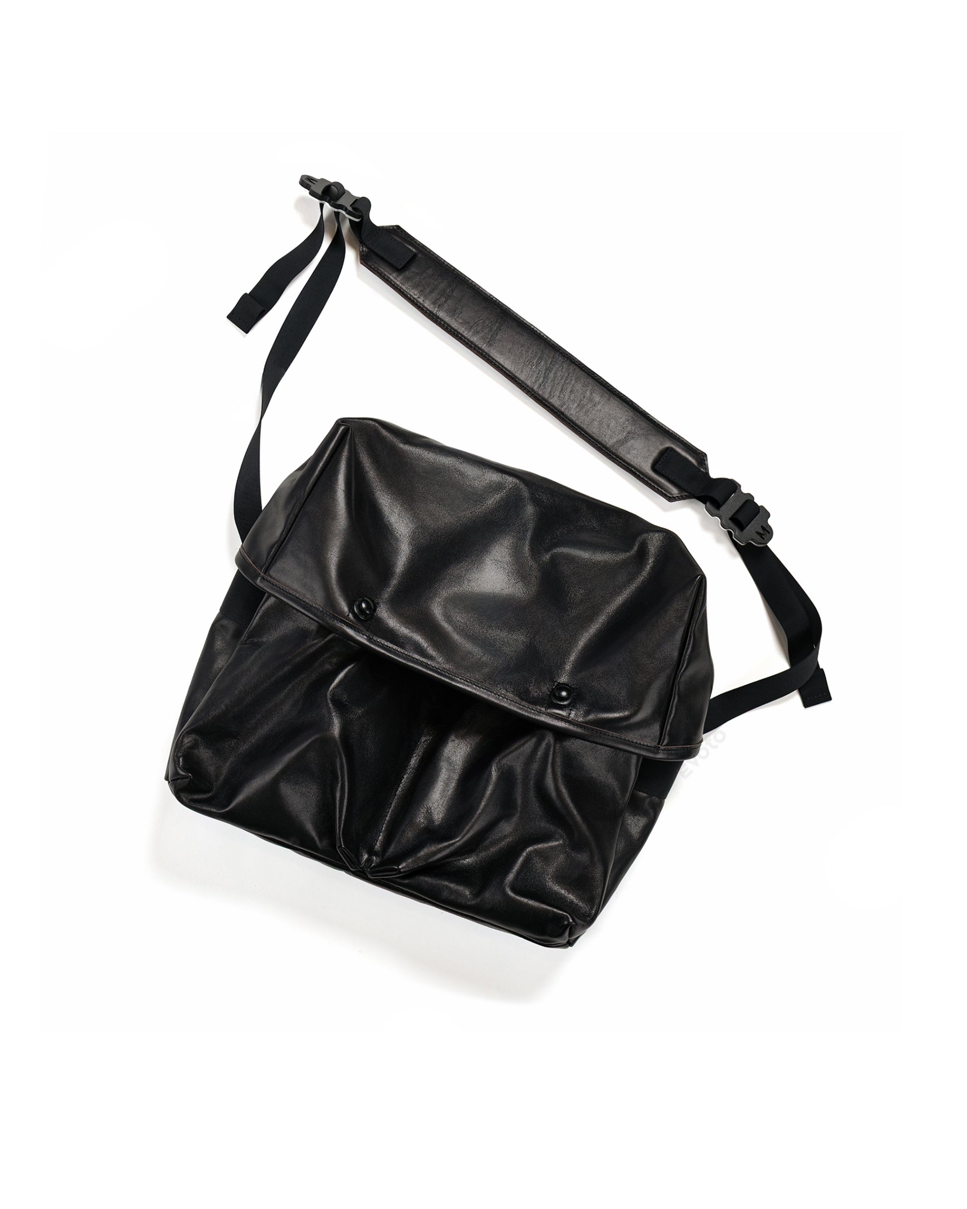 lost & found MAN-TLE MAN-TLE R20G4 'Mini Messenger' Black Hide