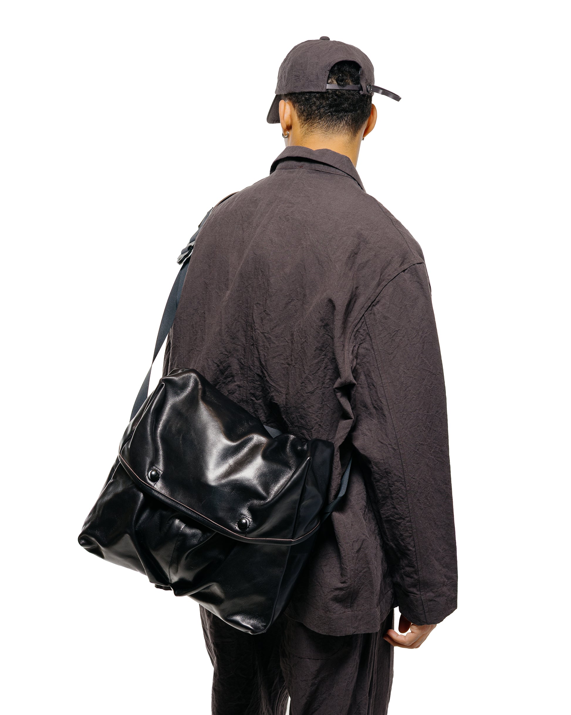 lost & found MAN-TLE MAN-TLE R20G4 'Mini Messenger' Black Hide