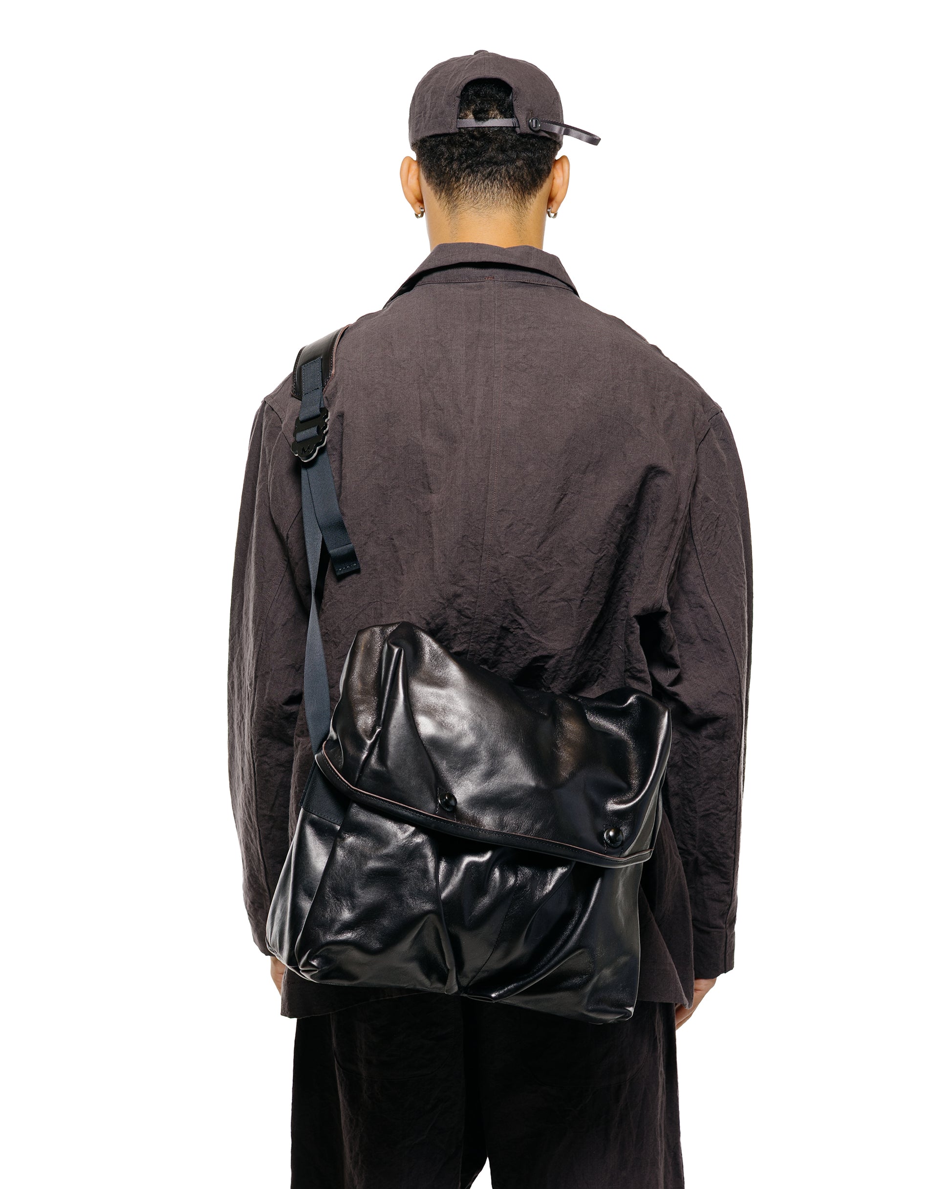 lost & found MAN-TLE MAN-TLE R20G4 'Mini Messenger' Black Hide