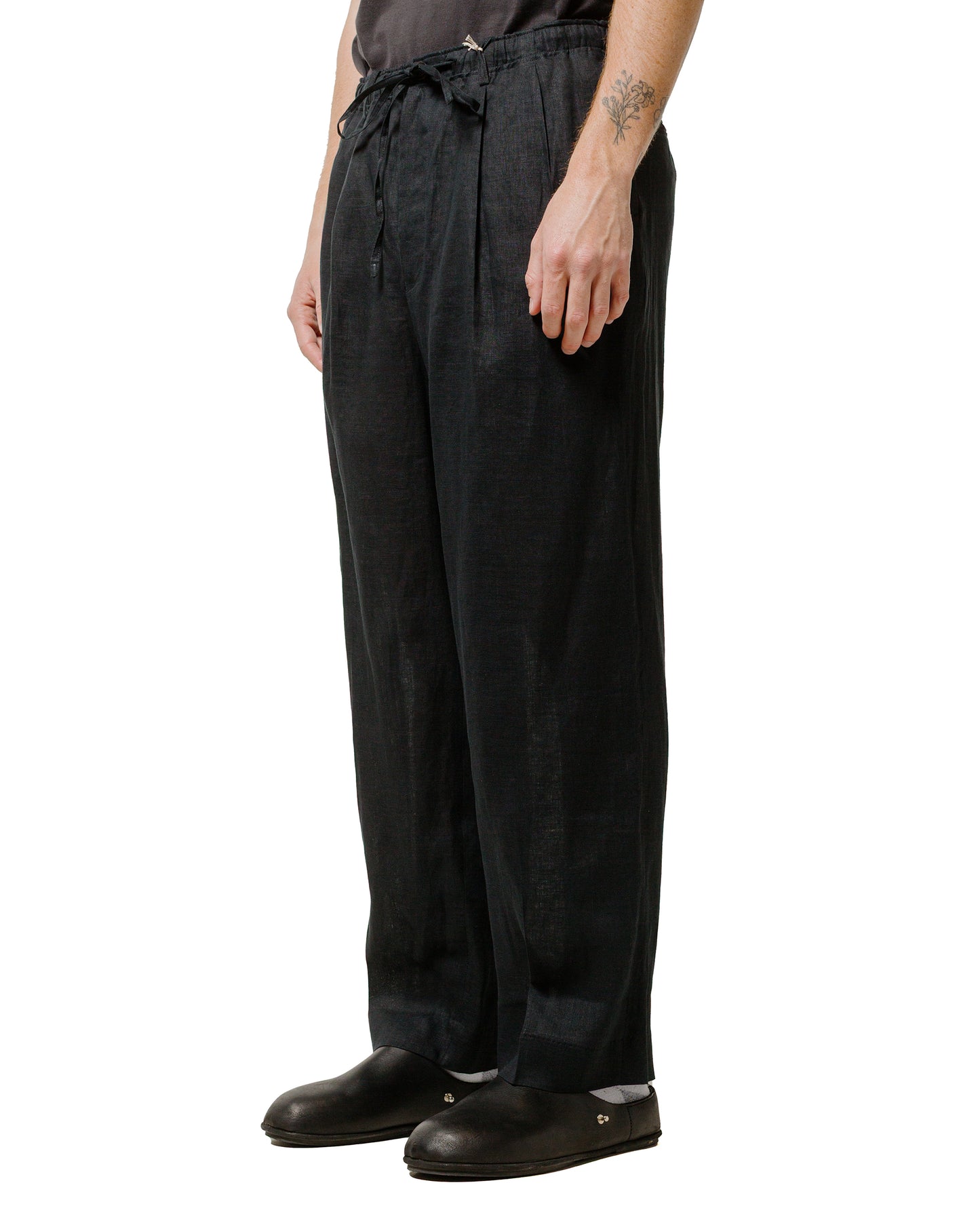 lost & found MARKAWARE MARKAWARE Classic Fit Two Tuck Easy Trousers Hemp Shirting Black