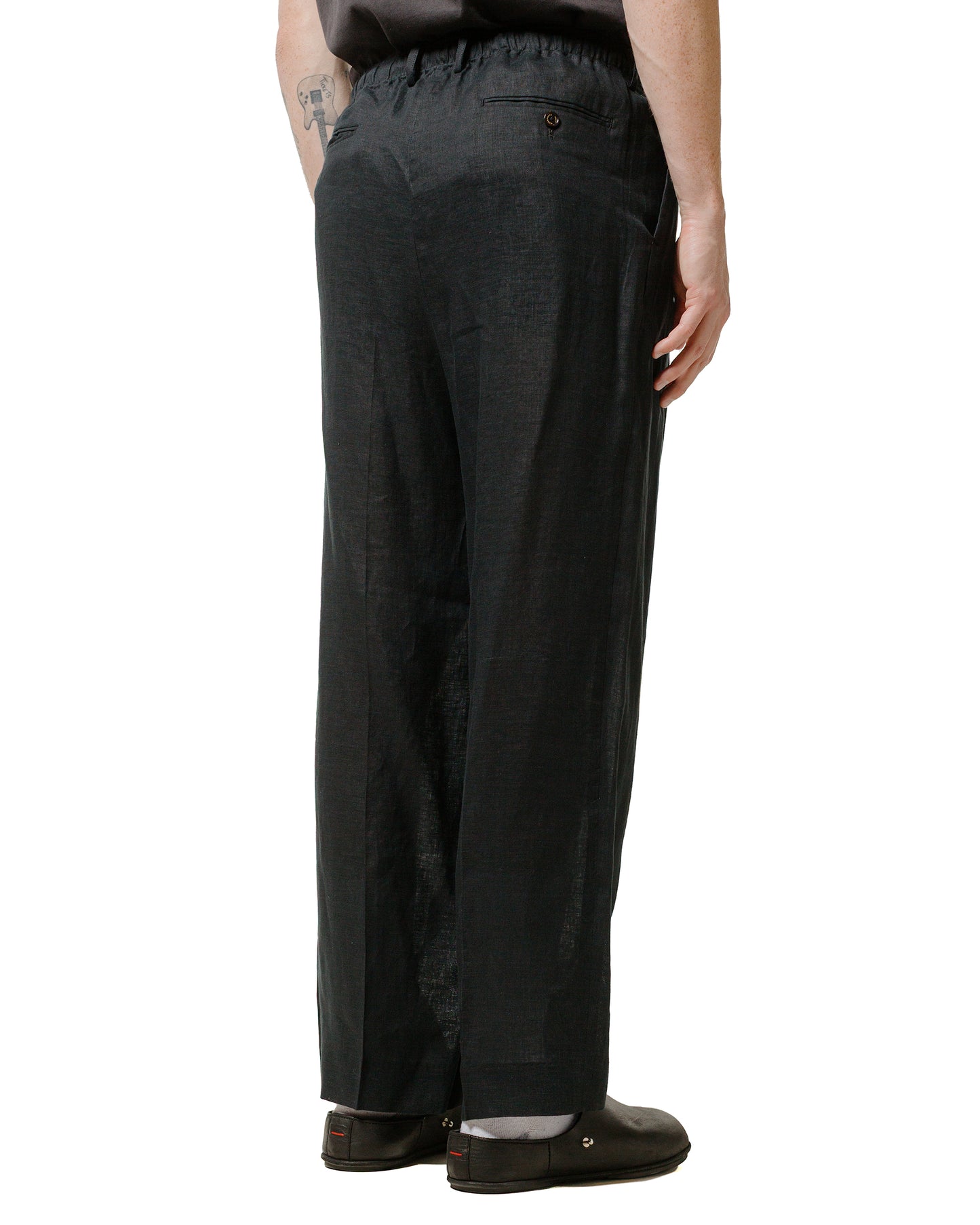 lost & found MARKAWARE MARKAWARE Classic Fit Two Tuck Easy Trousers Hemp Shirting Black
