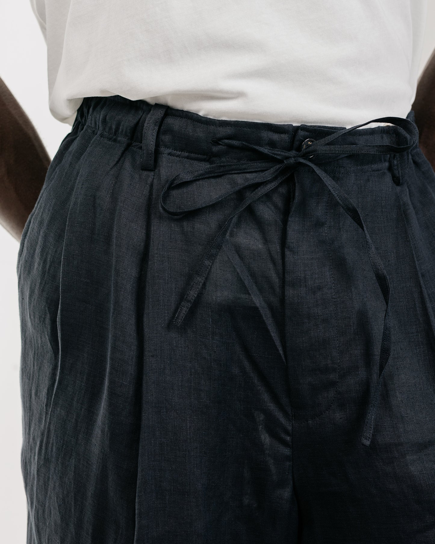 lost & found MARKAWARE MARKAWARE Double Pleated Easy Trousers Hemp Shirting Black