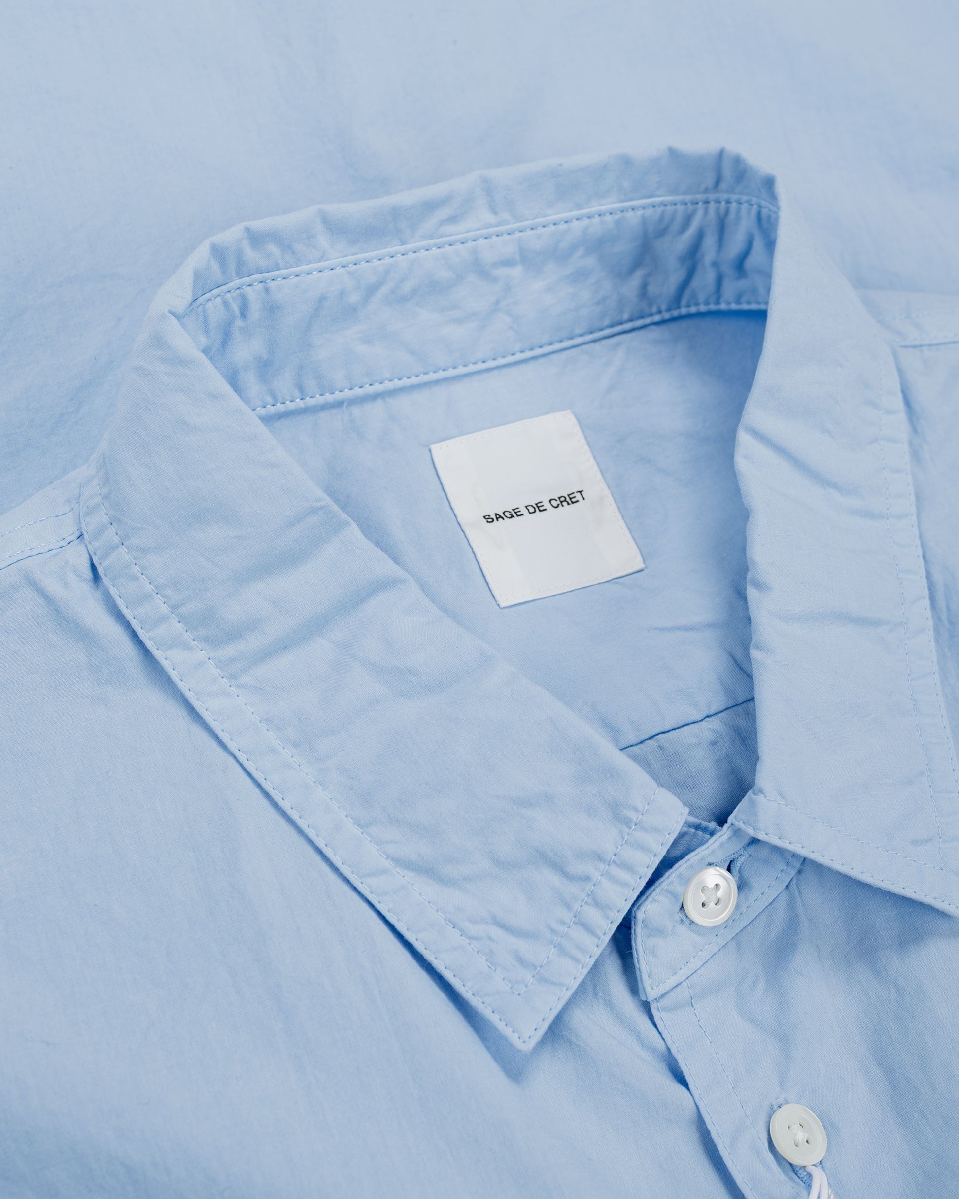 lost & found Sage de Cret Sage de Cret Organic Cotton Bloadcloth Regular Collar Shirt L/S Saxe Blue