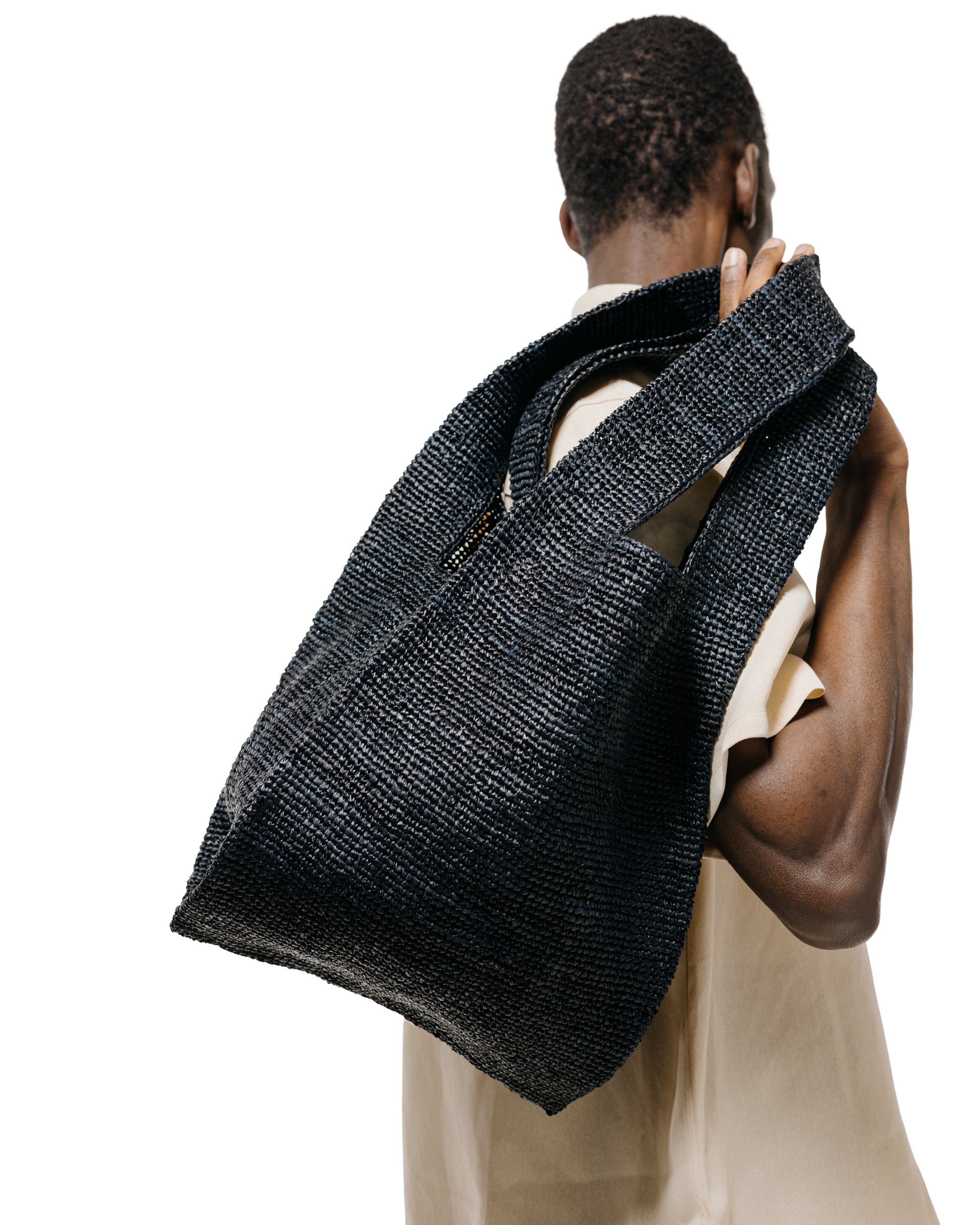 lost & found Seya. Seya. Medium Raffia Bag Black