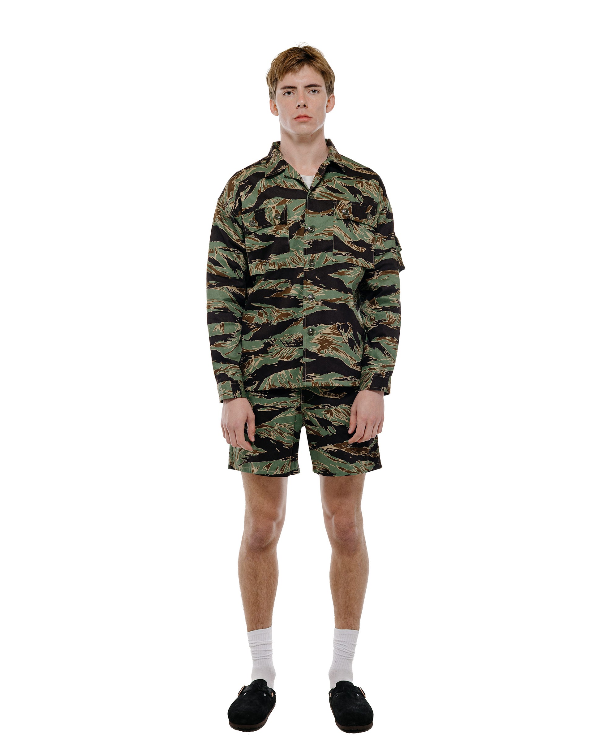The Real McCoy's MJ26002 Tiger Camouflage Shirt / John Wayne Green