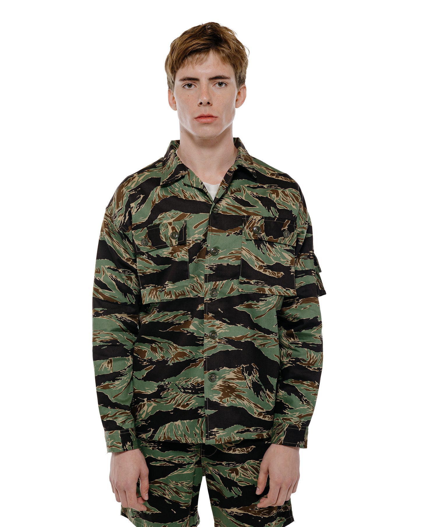 The Real McCoy's MJ26002 Tiger Camouflage Shirt / John Wayne Green