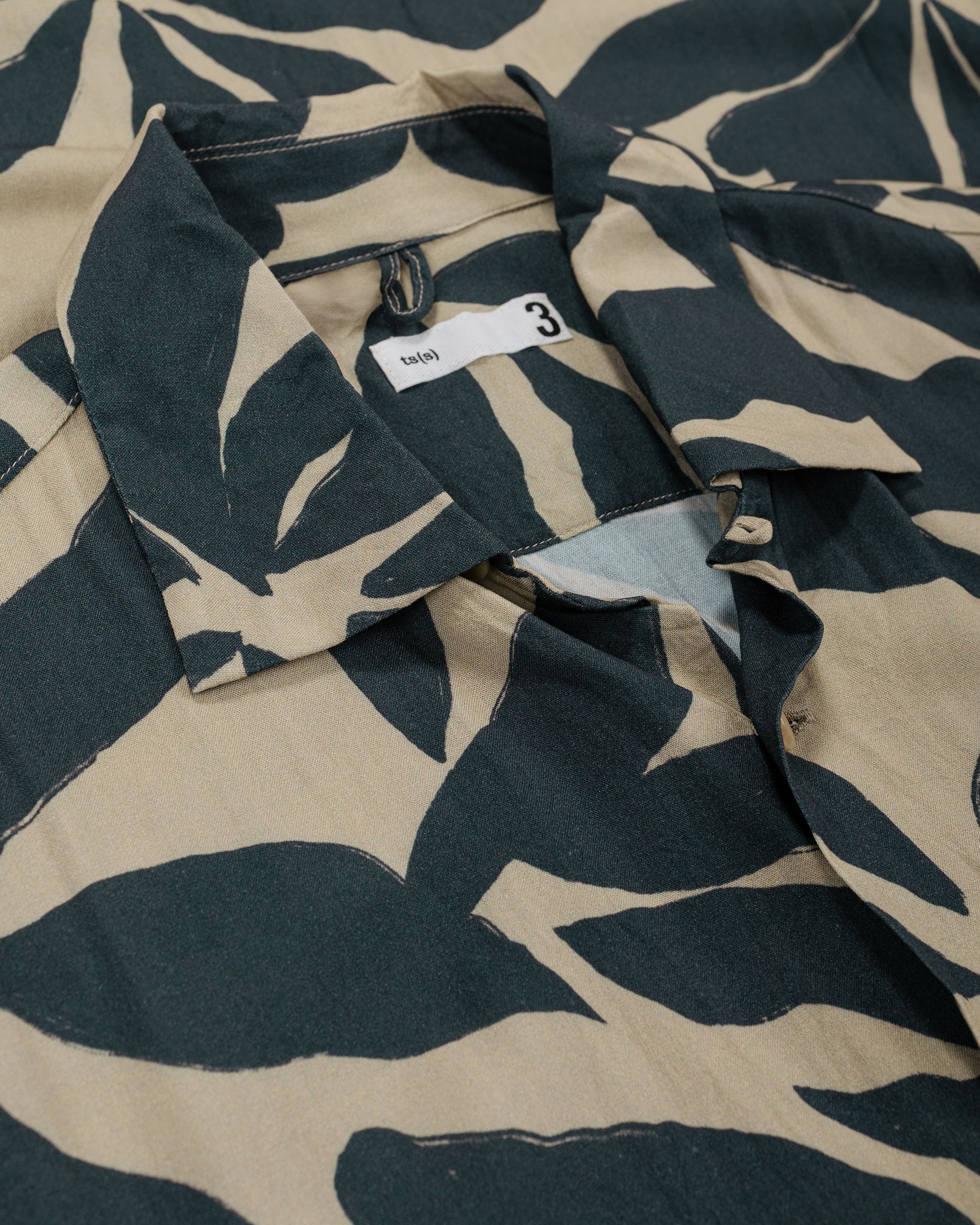 lost & found tss ts(s) Open Collar Short Sleeve Shirt Leaf Print Viscose Cloth Navy